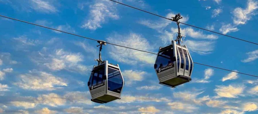 En Rusia, 30 parejas se casan en teleférico; buscan romper récord Guinness