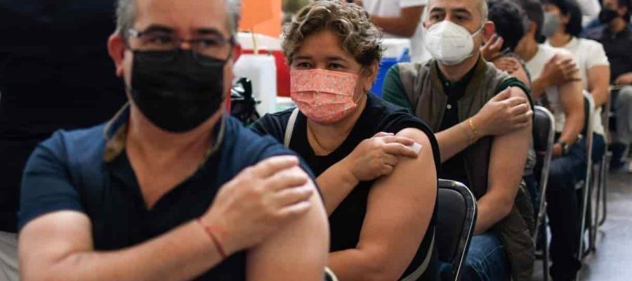 Vacunarán la próxima semana a más de 356 mil maestros y personal educativo en la CDMX