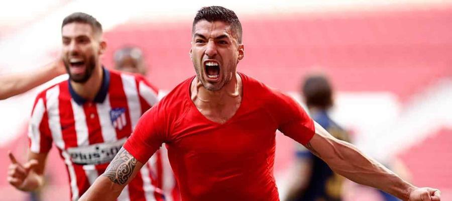 Steven Gerrard busca reclutar a Luis Suárez en el Aston Villa