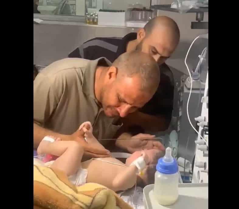 Bebé sobrevive a bombardeo en Gaza; su madre y tres hermanos mayores fallecen Bebé sobrevive a bombardeo en Gaza; su madre y tres hermanos mayores fallecen