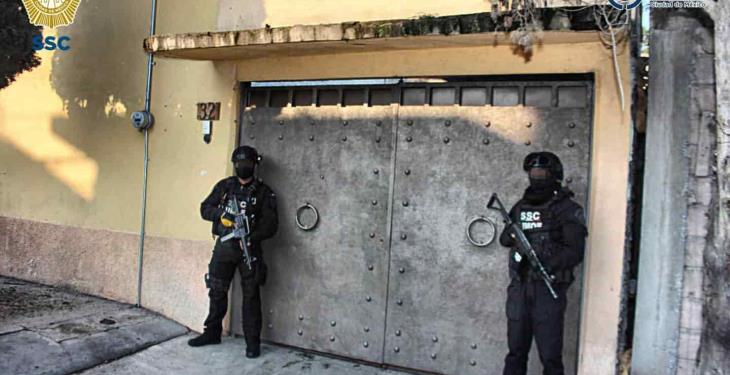 En Iztapalapa y Tláhuac aseguran tres toneladas de autopartes y más de 50 placas de circulación robadas En Iztapalapa y Tláhuac aseguran tres toneladas de autopartes y más de 50 placas de circulación robadas