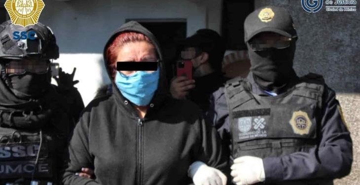 En Iztapalapa y Tláhuac aseguran tres toneladas de autopartes y más de 50 placas de circulación robadas En Iztapalapa y Tláhuac aseguran tres toneladas de autopartes y más de 50 placas de circulación robadas