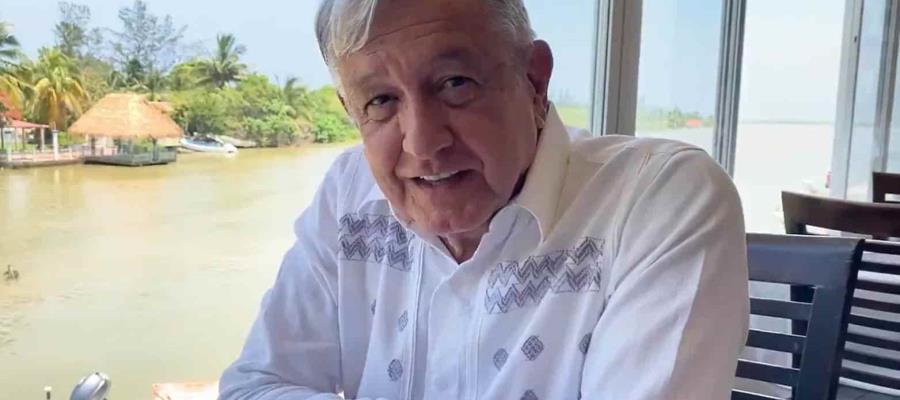 AMLO visita Veracruz para supervisar construcción de autopista interrumpida por pobladores