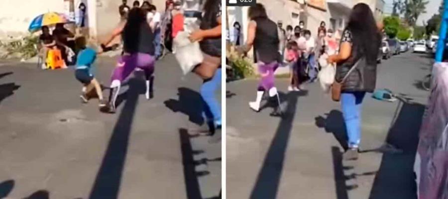 Graban a luchador en CDMX azotando a niño contra el suelo