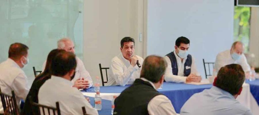 Reaparece Cabeza de Vaca en reunión con su gabinete 