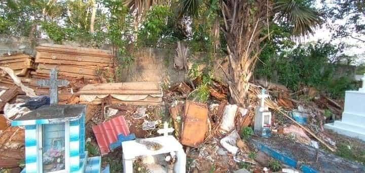 Dejan ataúdes abandonados en panteón municipal de Cunduacán Dejan ataúdes abandonados en panteón municipal de Cunduacán