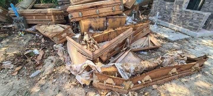 Dejan ataúdes abandonados en panteón municipal de Cunduacán Dejan ataúdes abandonados en panteón municipal de Cunduacán