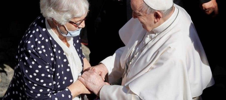 Papa Francisco besa el tatuaje de un sobreviviente de Auschwitz Papa Francisco besa el tatuaje de un sobreviviente de Auschwitz