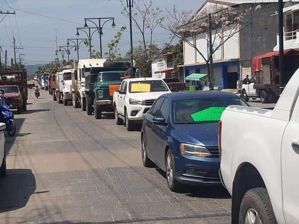 Con protesta, volqueteros de Los Ríos piden ser tomados en cuenta en obras del Tren Maya