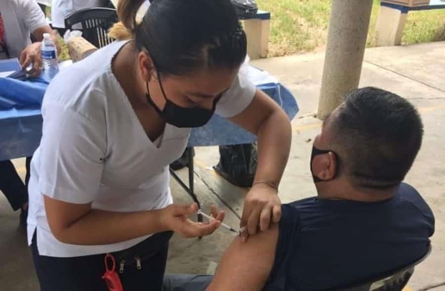 Vacunarán este martes a adultos de 40 años de Centro con apellido inicial A, B y C