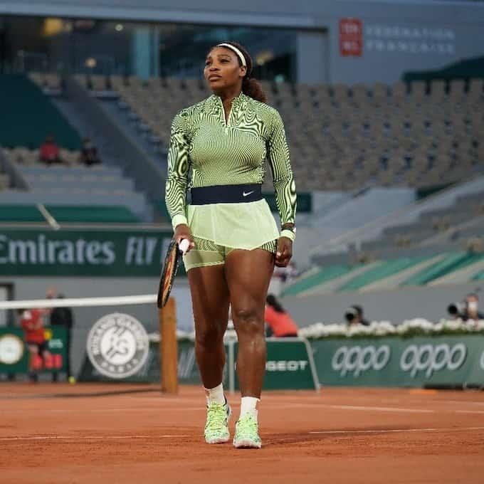 Serena Williams sufre pero avanza en Francia Serena Williams sufre pero avanza en Francia