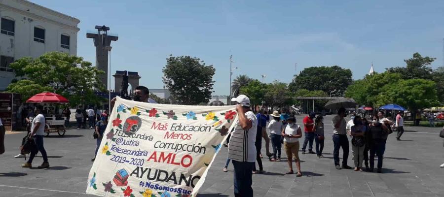 Maestros de telesecundaria piden intervención al gobernador ante retención de plazas en SETAB