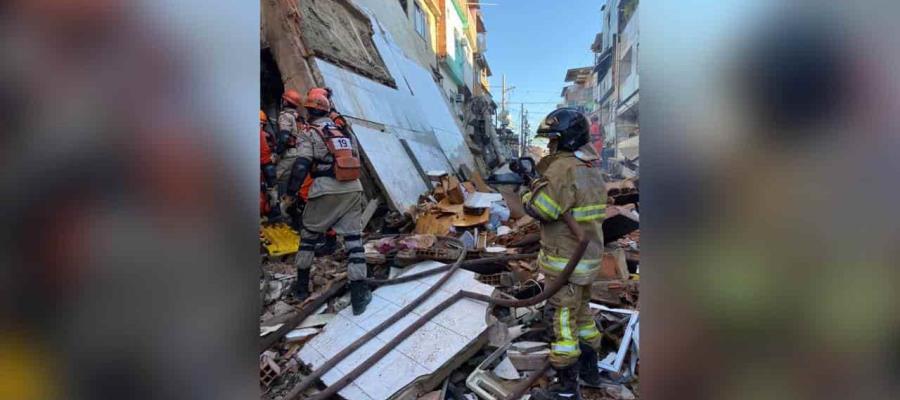 Muere niña y su padre en desplome de edificio de Río de Janeiro