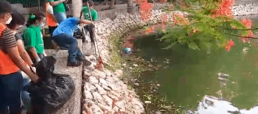 Recogen decenas de contenedores desechables de la laguna Las Ilusiones