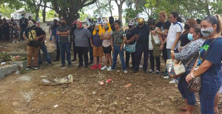 Dan último adiós al luchador tabasqueño “Pasión Kristal” Dan último adiós al luchador tabasqueño “Pasión Kristal”