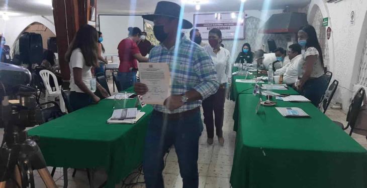 Avanza cómputo de la elección; morenistas reciben constancia de mayoría como diputados electos