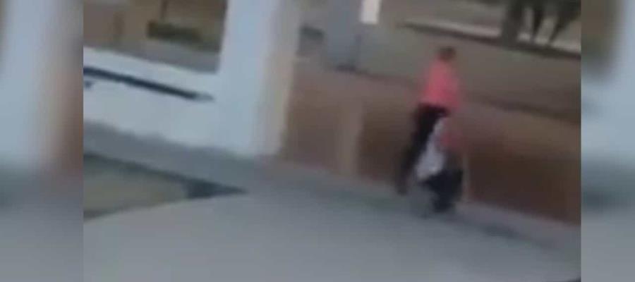 En Jalisco, mujer golpea y arrastra a menor con ceguera