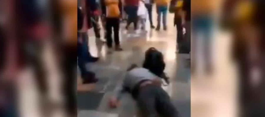 Separan del cargo a policía que habría noqueado a un sujeto que no usaba cubrebocas en el Metro de CDMX Separan del cargo a policía que habría noqueado a un sujeto que no usaba cubrebocas en el Metro de CDMX
