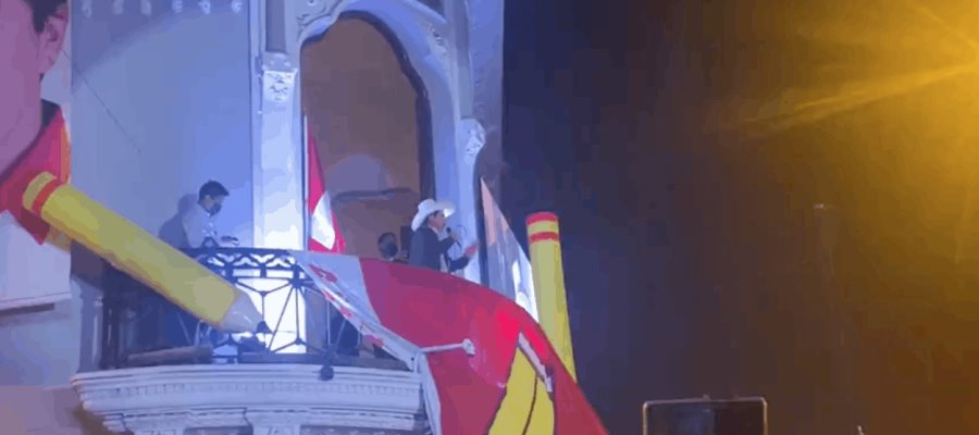 Da Pedro Castillo su primer mensaje como virtual presidente de Perú