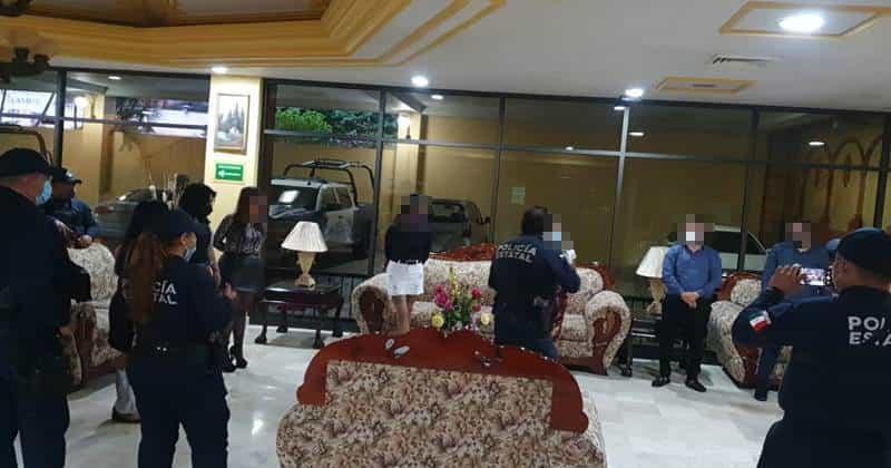 Detienen en Tampico a clonadores de tarjetas que se hacían pasar por empleados bancarios