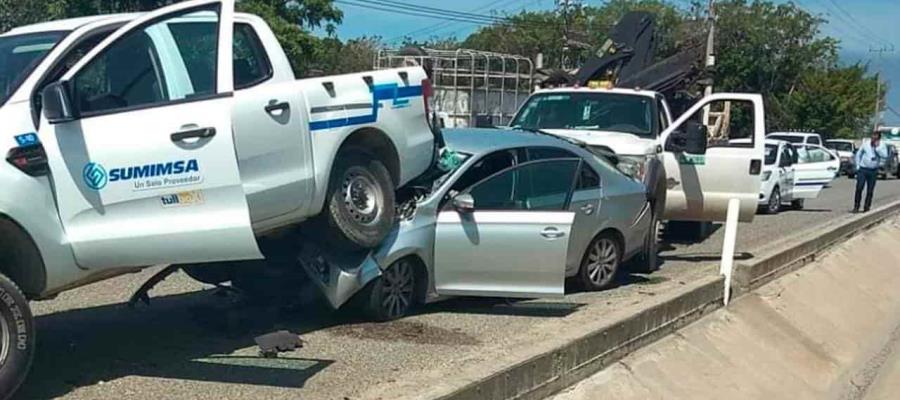 Carambola de 5 automóviles en la Villahermosa-Cárdenas deja cuantiosos daños materiales