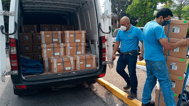 Entrega Ceneval a la UJAT material para examen de selección