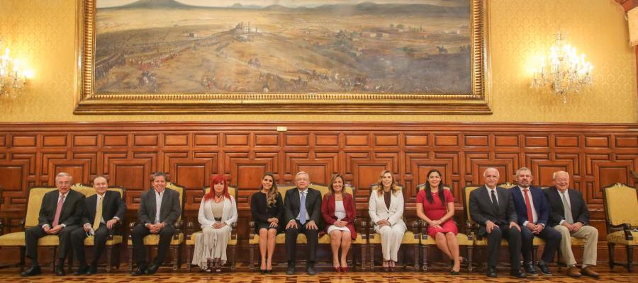 11 de los 15 gobernadores electos se reúnen con el Presidente en Palacio Nacional 11 de los 15 gobernadores electos se reúnen con el Presidente en Palacio Nacional