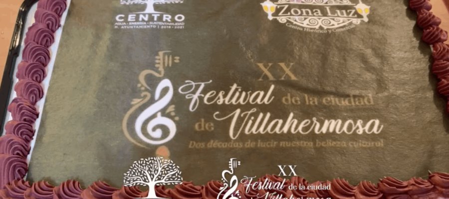 Parten tradicional pastel de aniversario de la fundación de la Ciudad de Villahermosa