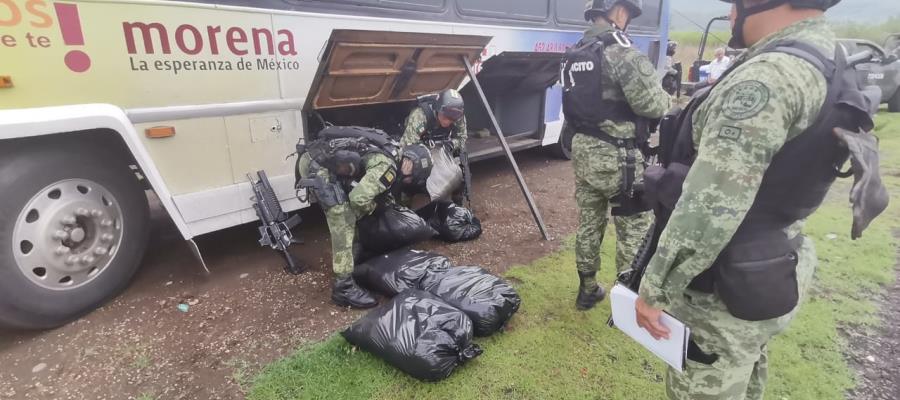 Acusan a Sedena de editar foto y borrar logo de Morena de un camión con droga en Michoacán