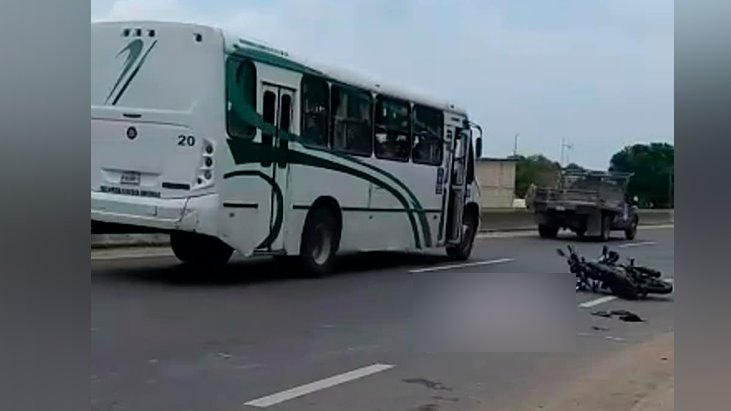 Muere motociclista atropellado por tráiler en Paraíso