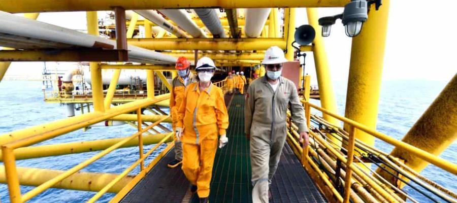 Recorre Octavio Romero instalaciones petroleras en el Golfo de México
