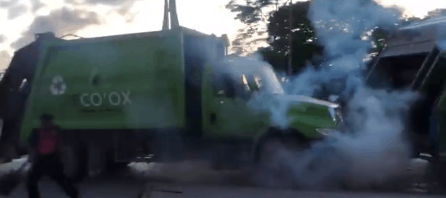 Trabajadores de recolección de basura en Cancún se enfrentan con policías