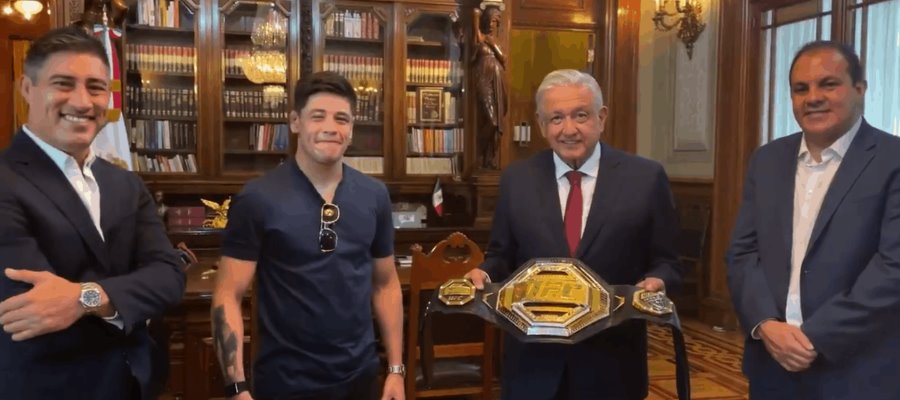 AMLO destaca los logros del campeón de la UFC, Brandon Moreno