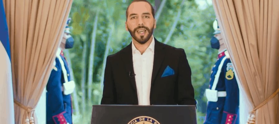 Gobierno de Bukele ordena a periodista mexicano abandonar El Salvador