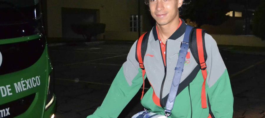 Diego Lainez denuncia presunto robo de una computadora; horas después se la devuelven