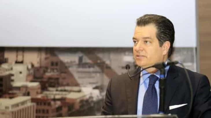 Miguel Alemán no está huyendo, busca fondos en el extranjero, para rescate de Interjet, afirma su abogado