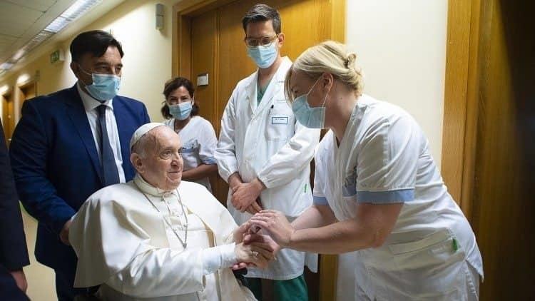 Seguirá Papa Francisco en el hospital para optimizar su rehabilitación: Vaticano Seguirá Papa Francisco en el hospital para optimizar su rehabilitación: Vaticano