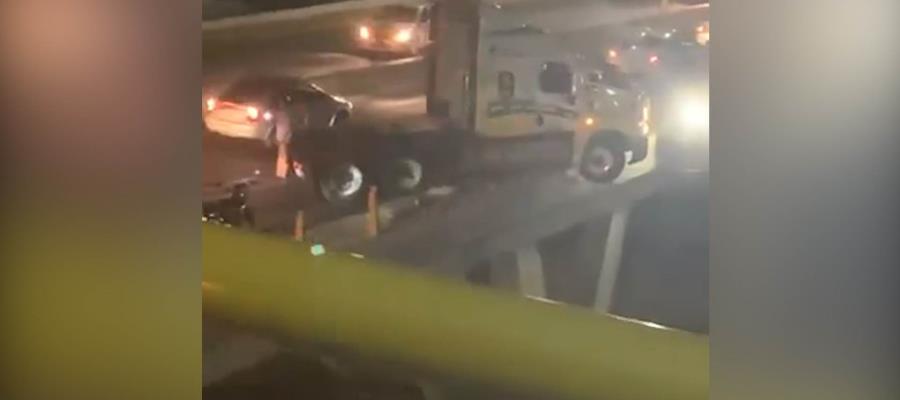 Atropella tráiler a motociclista y choca contra muro de Ruiz Cortines