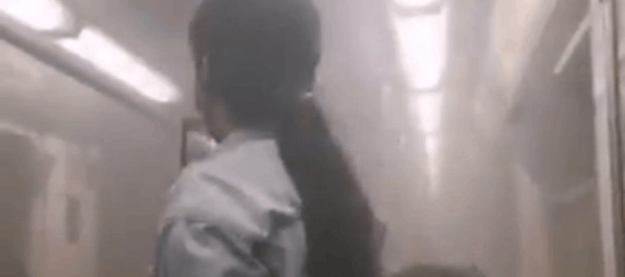 Vagones de la Línea 3 del Metro se llenan de humo; administrativos afirman que se ponchó un neumático