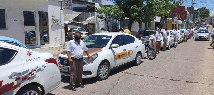 Antiguos socios de taxis amarillos no se quieren modernizar, acusan integrantes de nuevas uniones Antiguos socios de taxis amarillos no se quieren modernizar, acusan integrantes de nuevas uniones