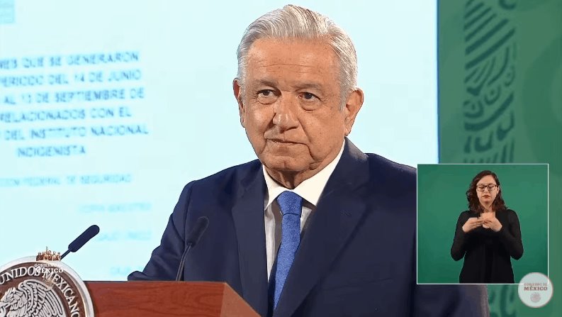 Califica AMLO como “politiquería” multa del INE a Samuel García tras publicaciones de su esposa