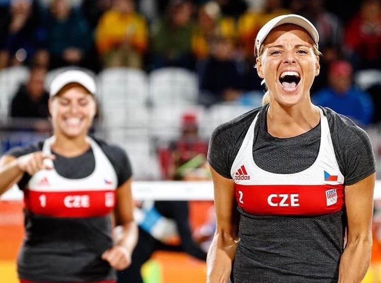 Equipo checo de voleibol de playa queda fuera de Tokio por COVID
