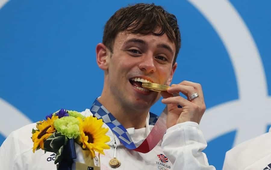 Orgulloso de ser gay y campeón olímpico, expresa clavadista británico tras ganar medalla de oro en Tokio