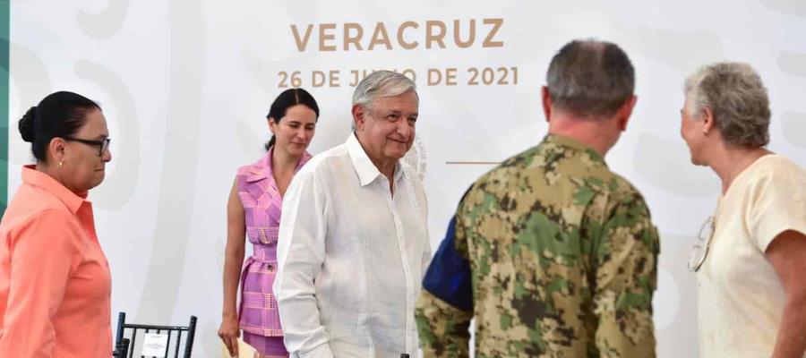 Amaga Obrador con enviar otra iniciativa al Congreso para que ningún funcionario pueda ganar más que el presidente