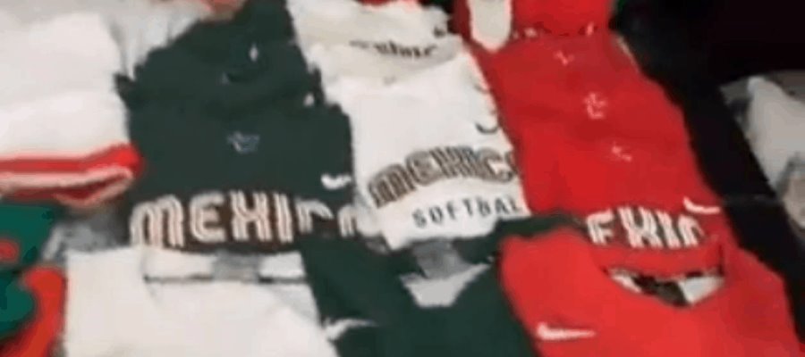 “Acá están mis uniformes, tan bonitos”, presume softbolista mexicana “Acá están mis uniformes, tan bonitos”, presume softbolista mexicana