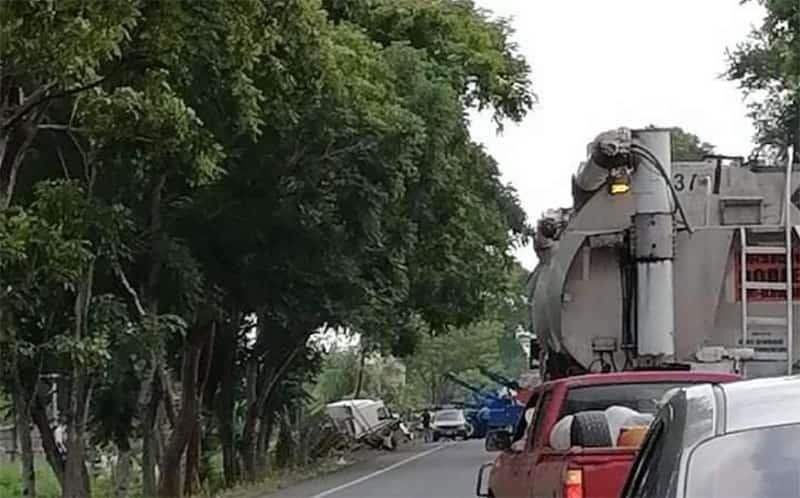 Vuelca tráiler en carretera Chontalpa-Huimanguillo