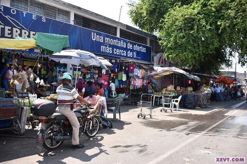 Aseguran ambulantes que cuentan con permisos para permanecer en alrededores del mercado “Miguel Orrico”