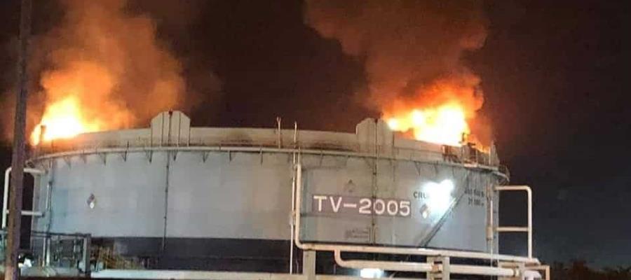 Caída de rayo causa incendio en contenedor de crudo en terminal marítima de Dos Bocas: IPC