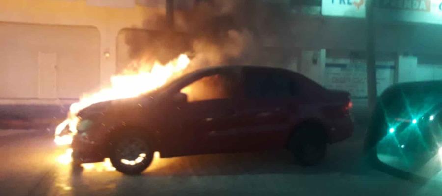 Se incendia coche por la fuente del Chorro