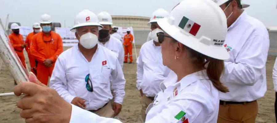 Montan estructura de acero para la planta de coquización de Refinería de Dos Bocas